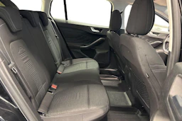 musta Ford Focus 2020 kuva 11.