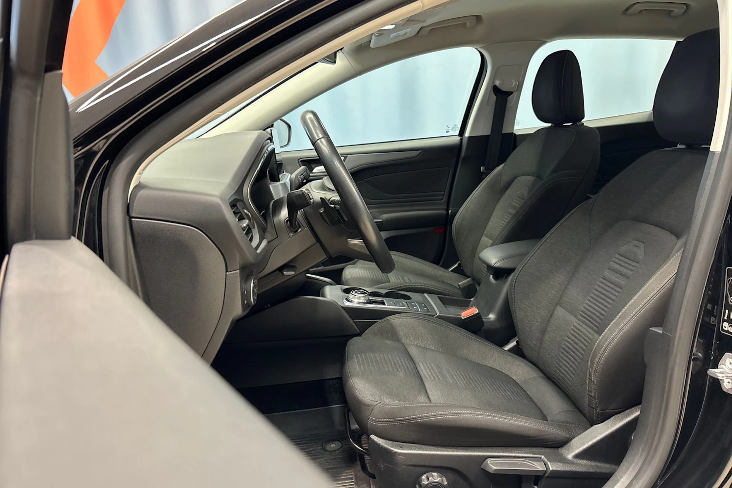 musta Ford Focus 2020 kuva 14.