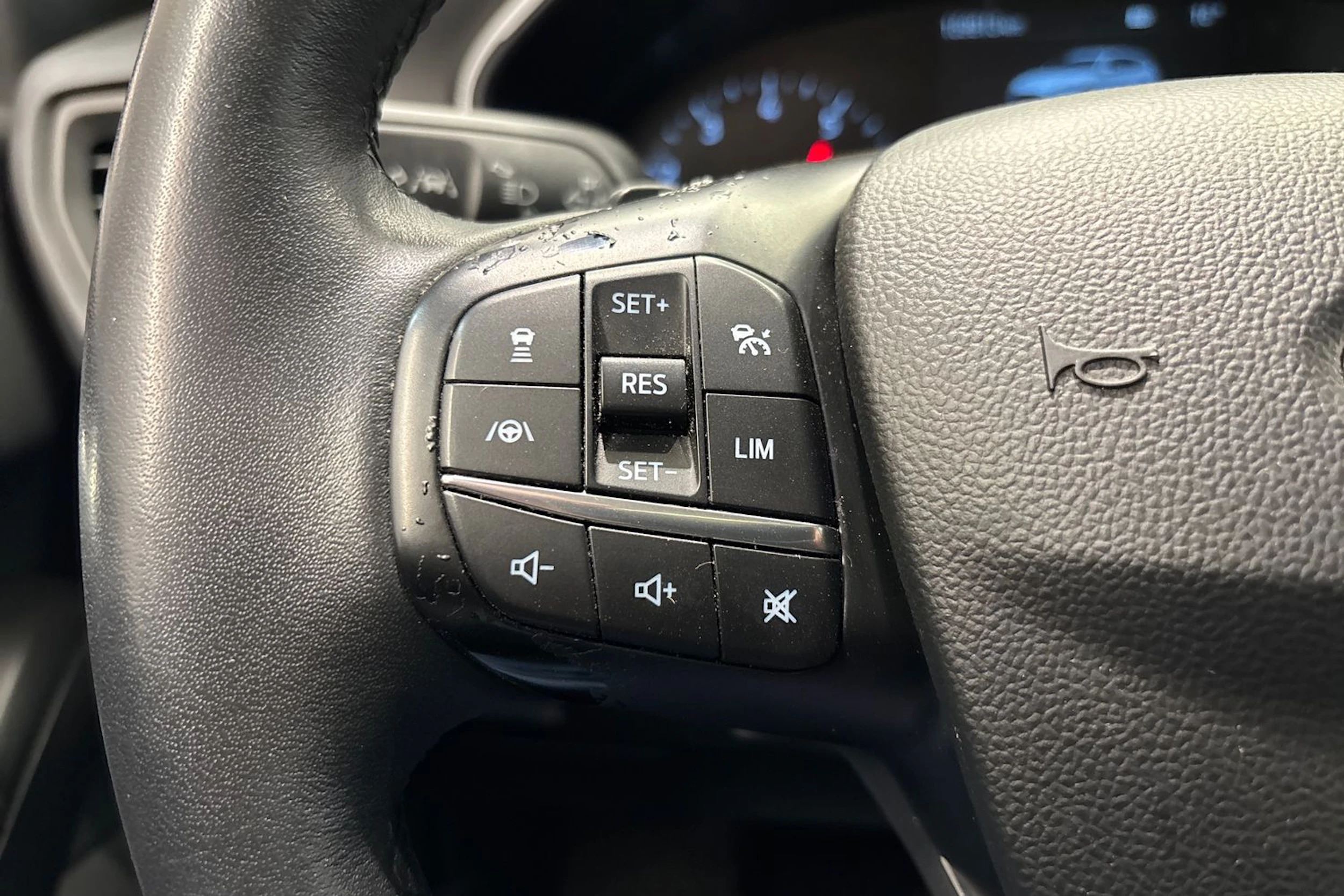 musta Ford Focus 2020 kuva 17.