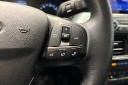 musta Ford Focus 2020 kuva 18.