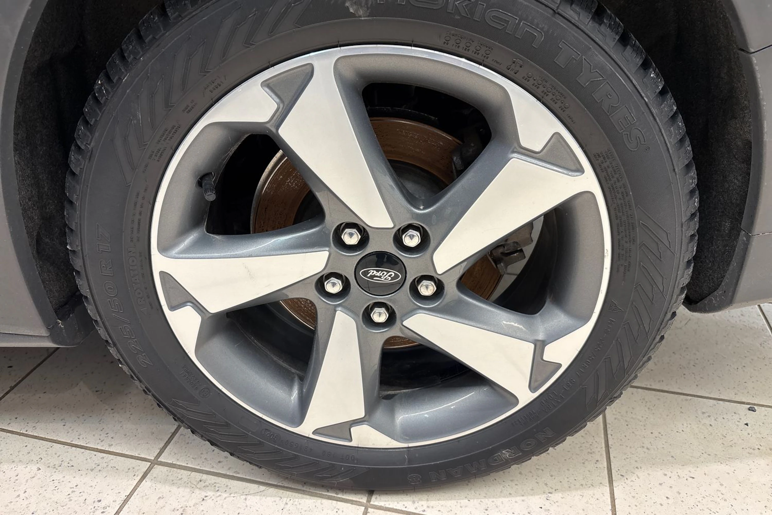 musta Ford Focus 2020 kuva 28.