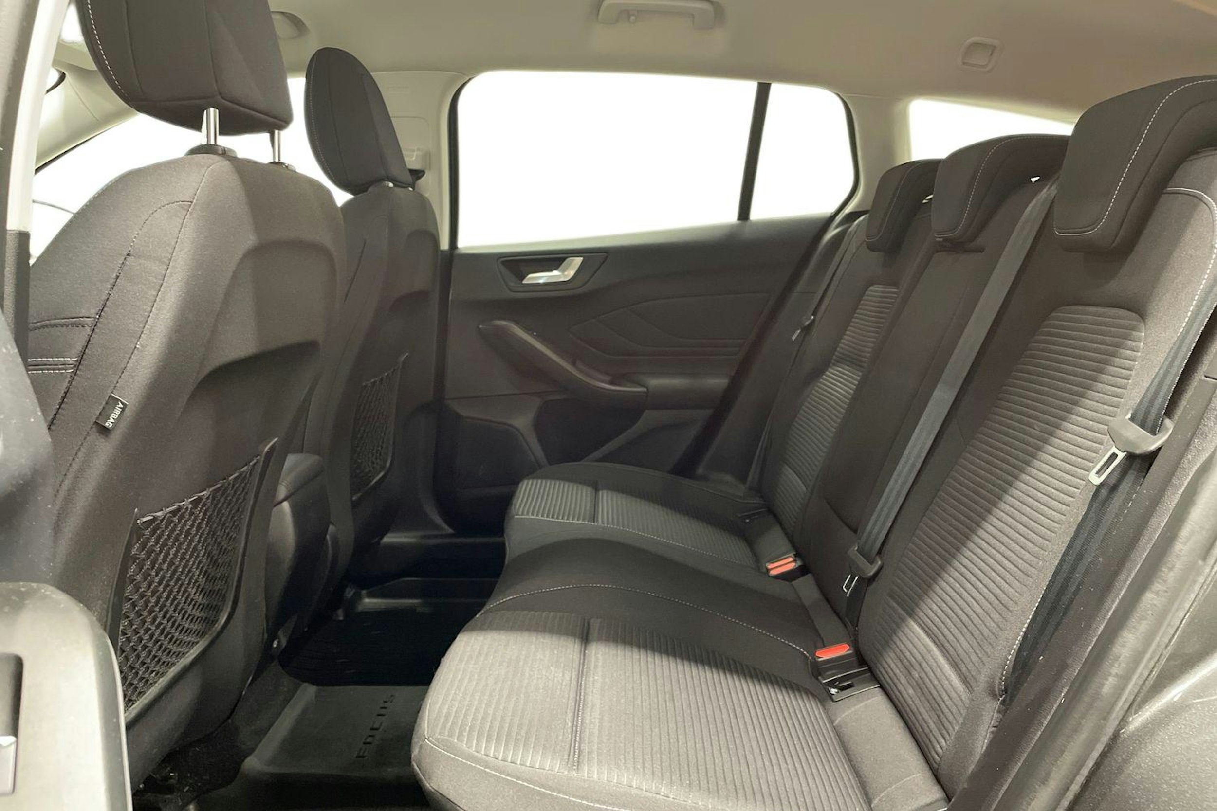 Harmaa Ford FOCUS 2020 kuva 8.