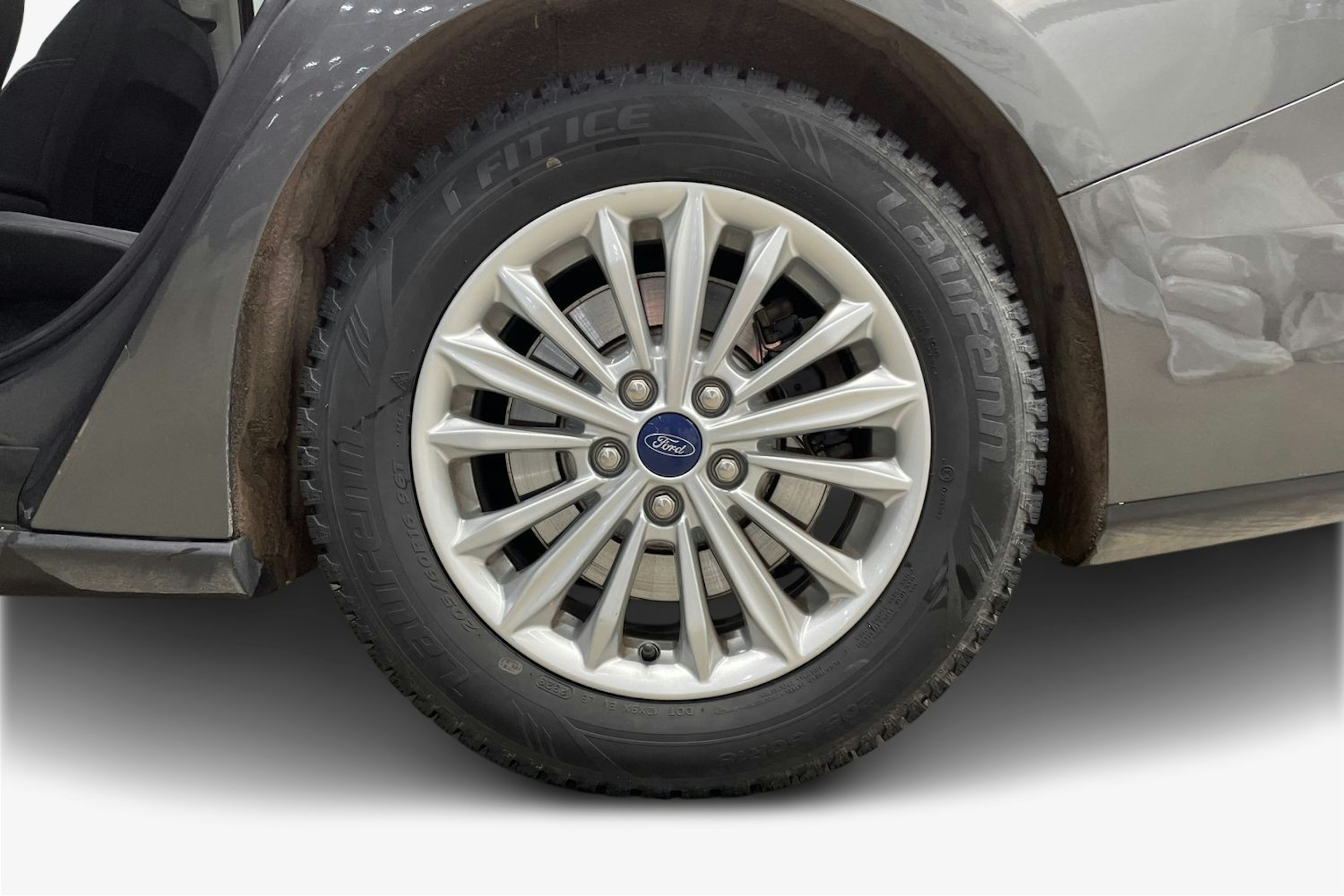 Harmaa Ford FOCUS 2020 kuva 9.