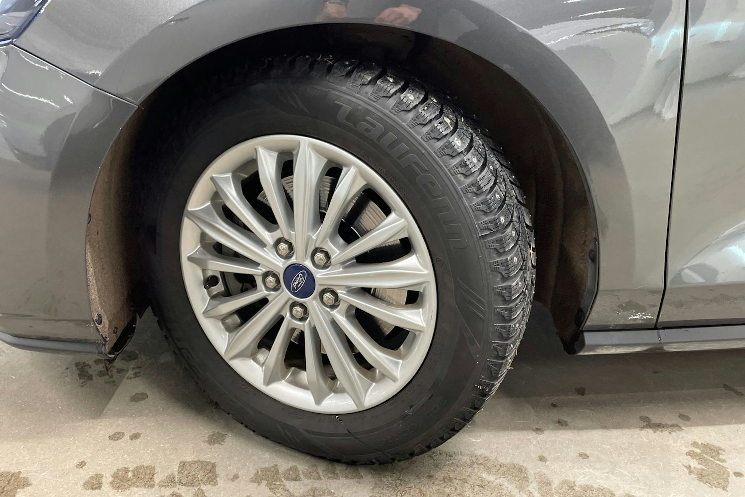 Harmaa Ford FOCUS 2020 kuva 10.