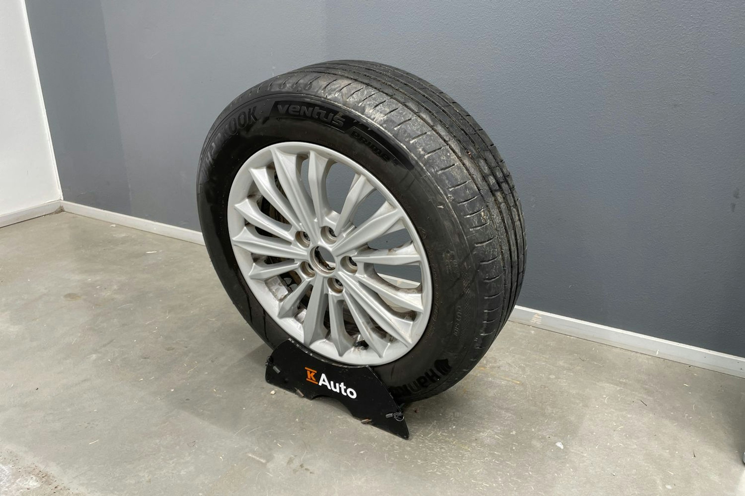 Harmaa Ford FOCUS 2020 kuva 11.