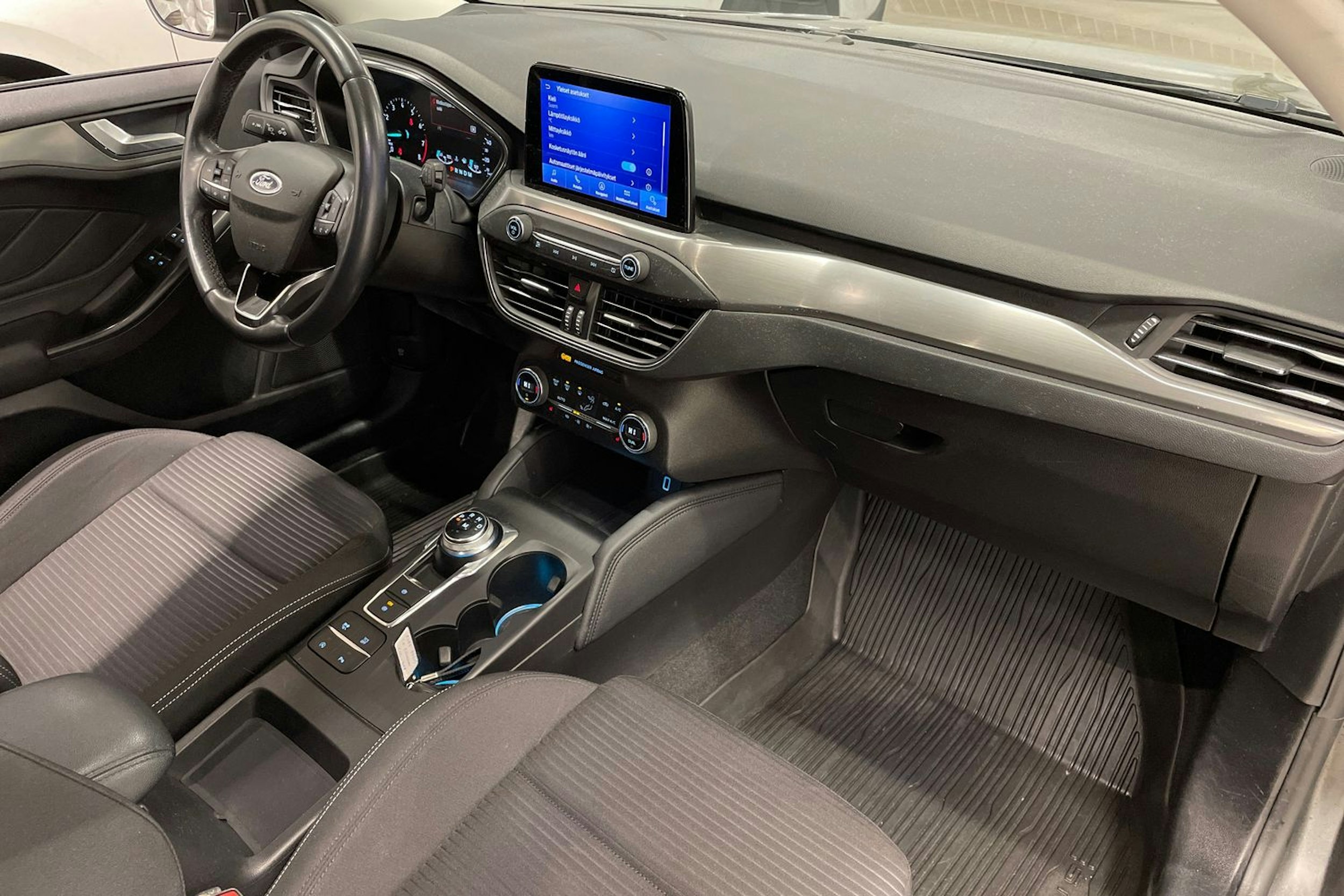 Harmaa Ford FOCUS 2020 kuva 23.