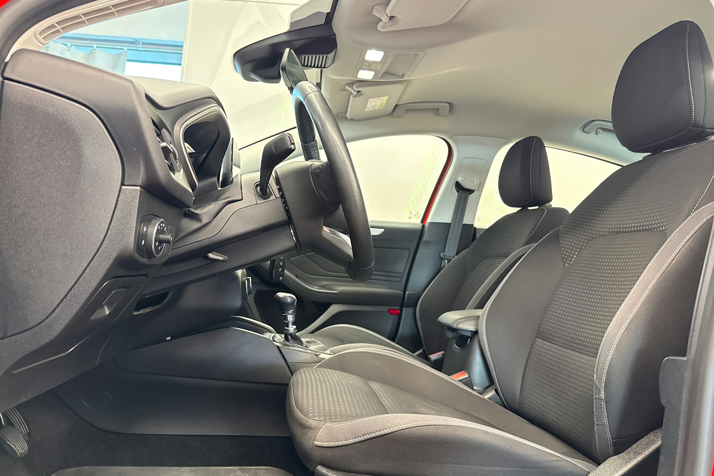 punainen Ford Focus 2020 kuva 15.