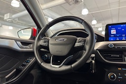 punainen Ford Focus 2020 kuva 16.