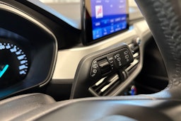 punainen Ford Focus 2020 kuva 20.