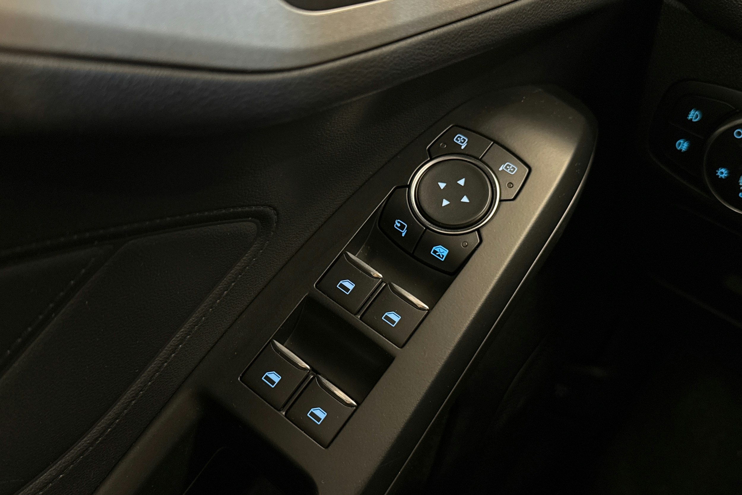punainen Ford Focus 2020 kuva 24.