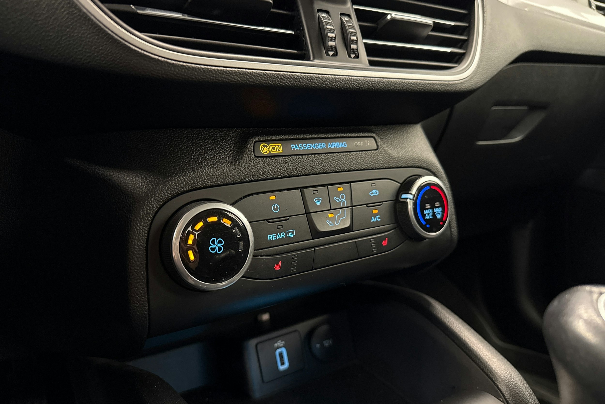 punainen Ford Focus 2020 kuva 26.