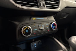 punainen Ford Focus 2020 kuva 26.
