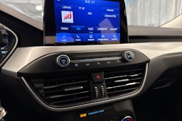 punainen Ford Focus 2020 kuva 27.