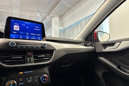 punainen Ford Focus 2020 kuva 29.