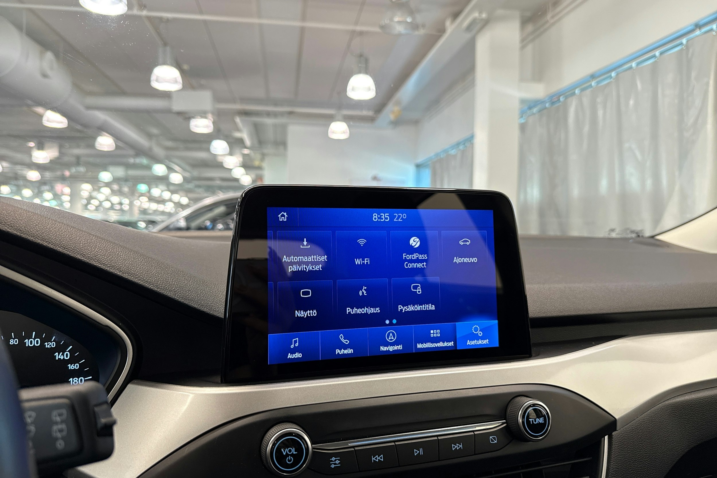 punainen Ford Focus 2020 kuva 35.