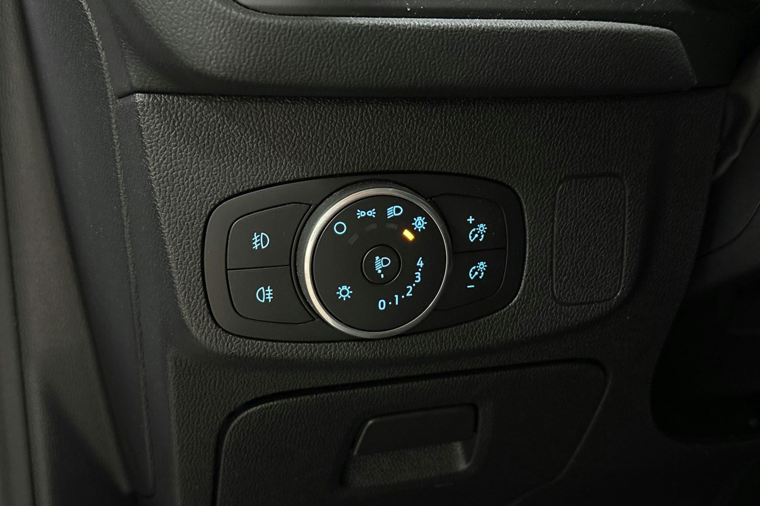 Valkoinen Ford FOCUS 2020 kuva 25.