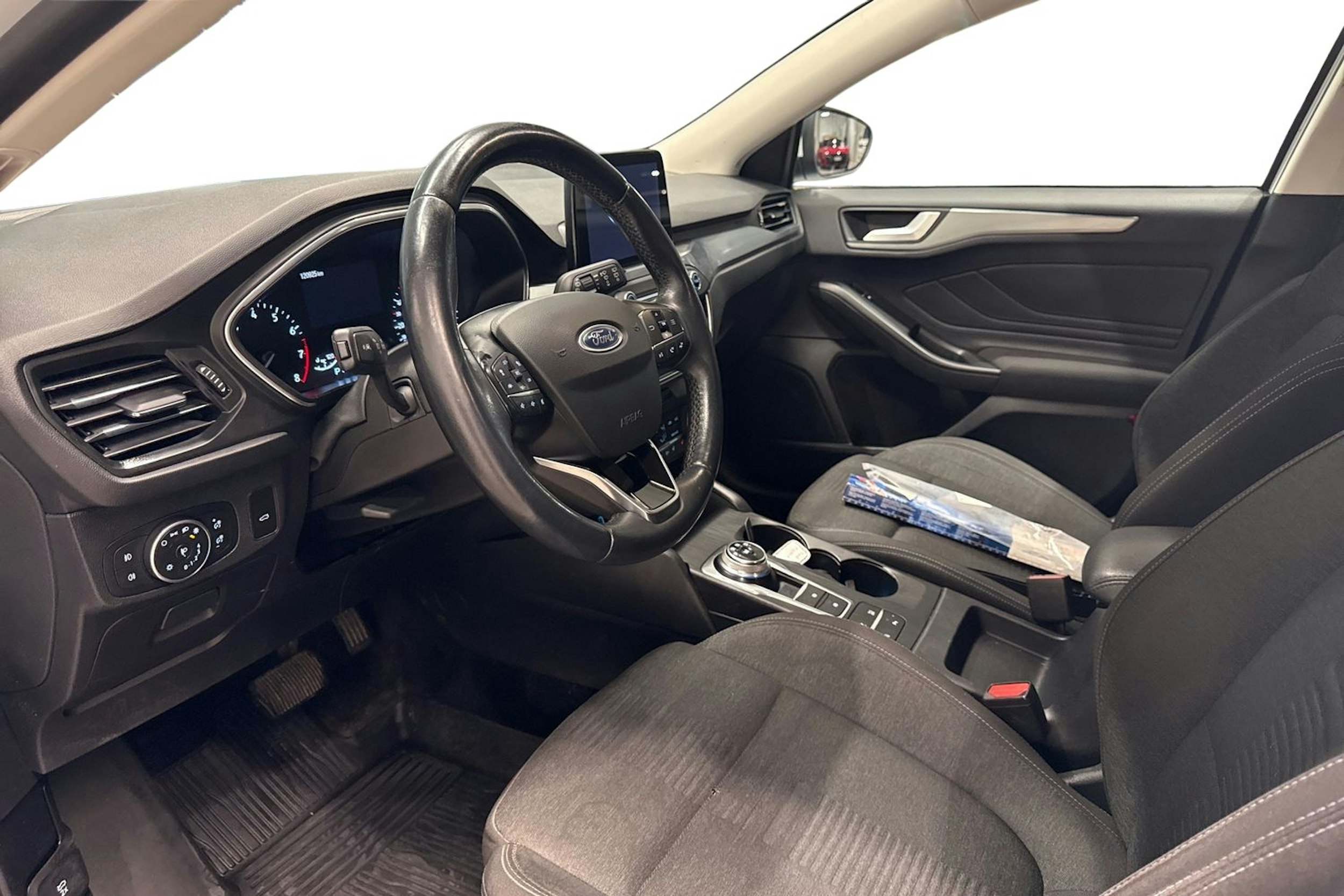 Valkoinen Ford FOCUS 2020 kuva 7.