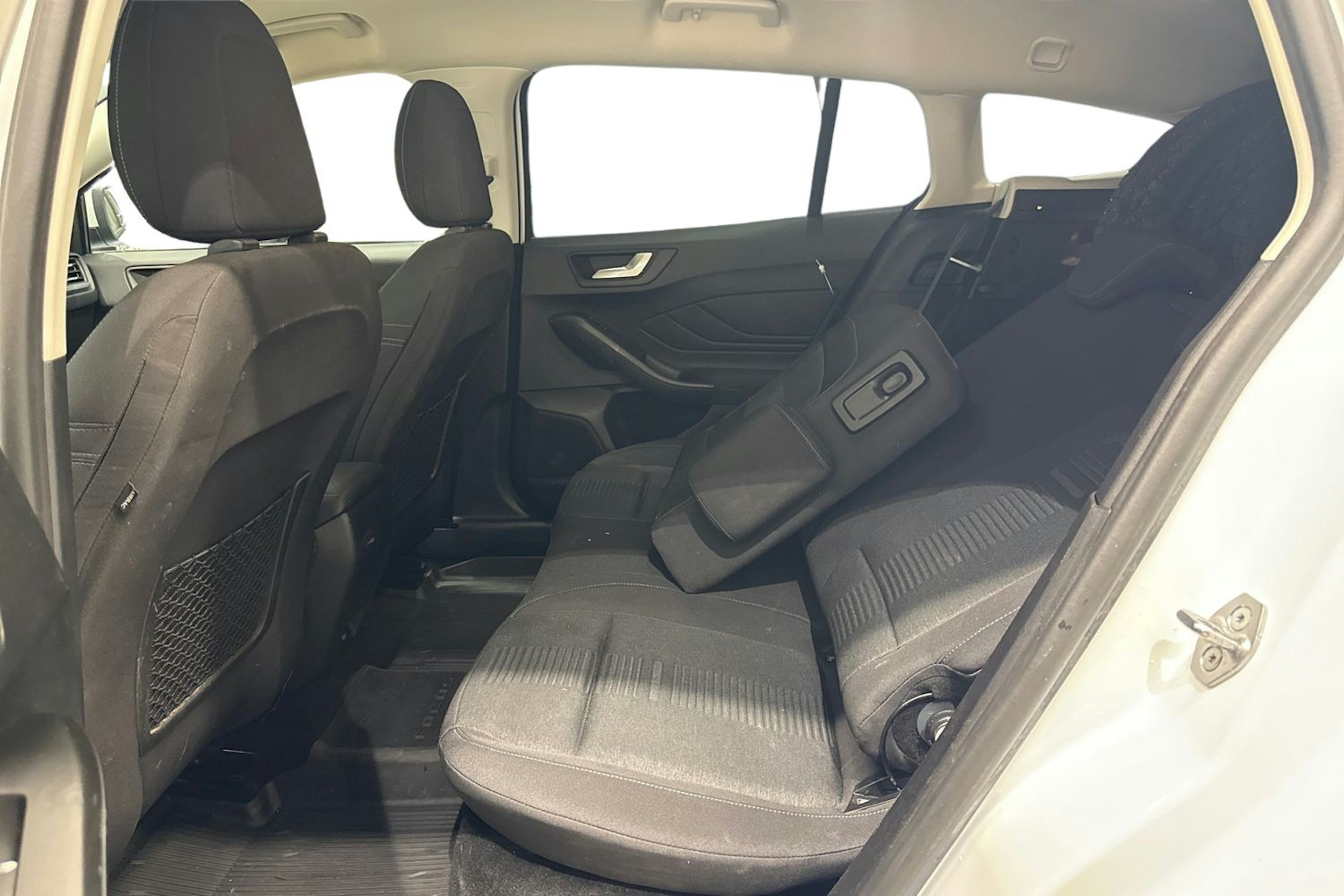 Valkoinen Ford FOCUS 2020 kuva 10.