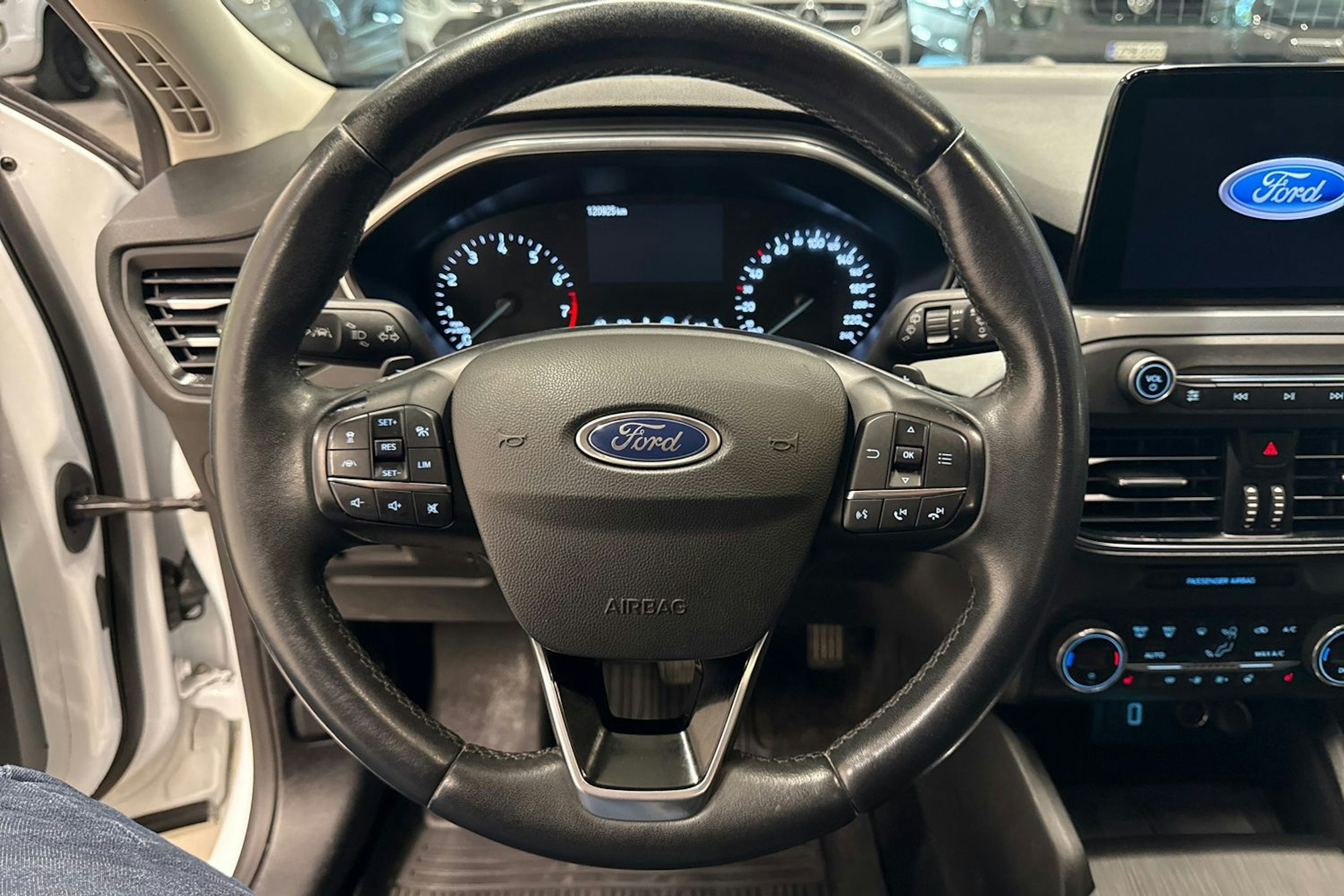 Valkoinen Ford FOCUS 2020 kuva 16.