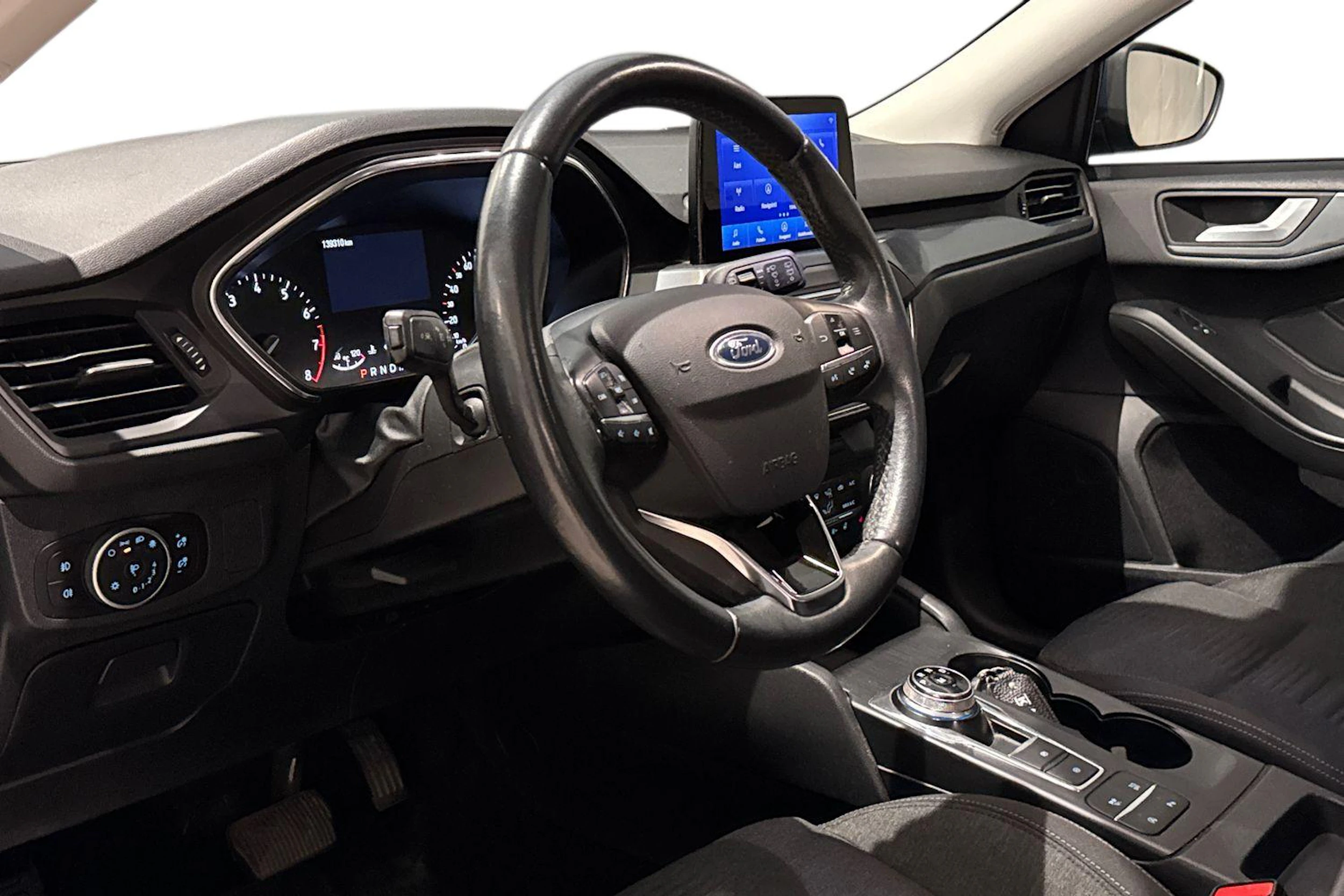 sininen Ford Focus 2020 kuva 6.