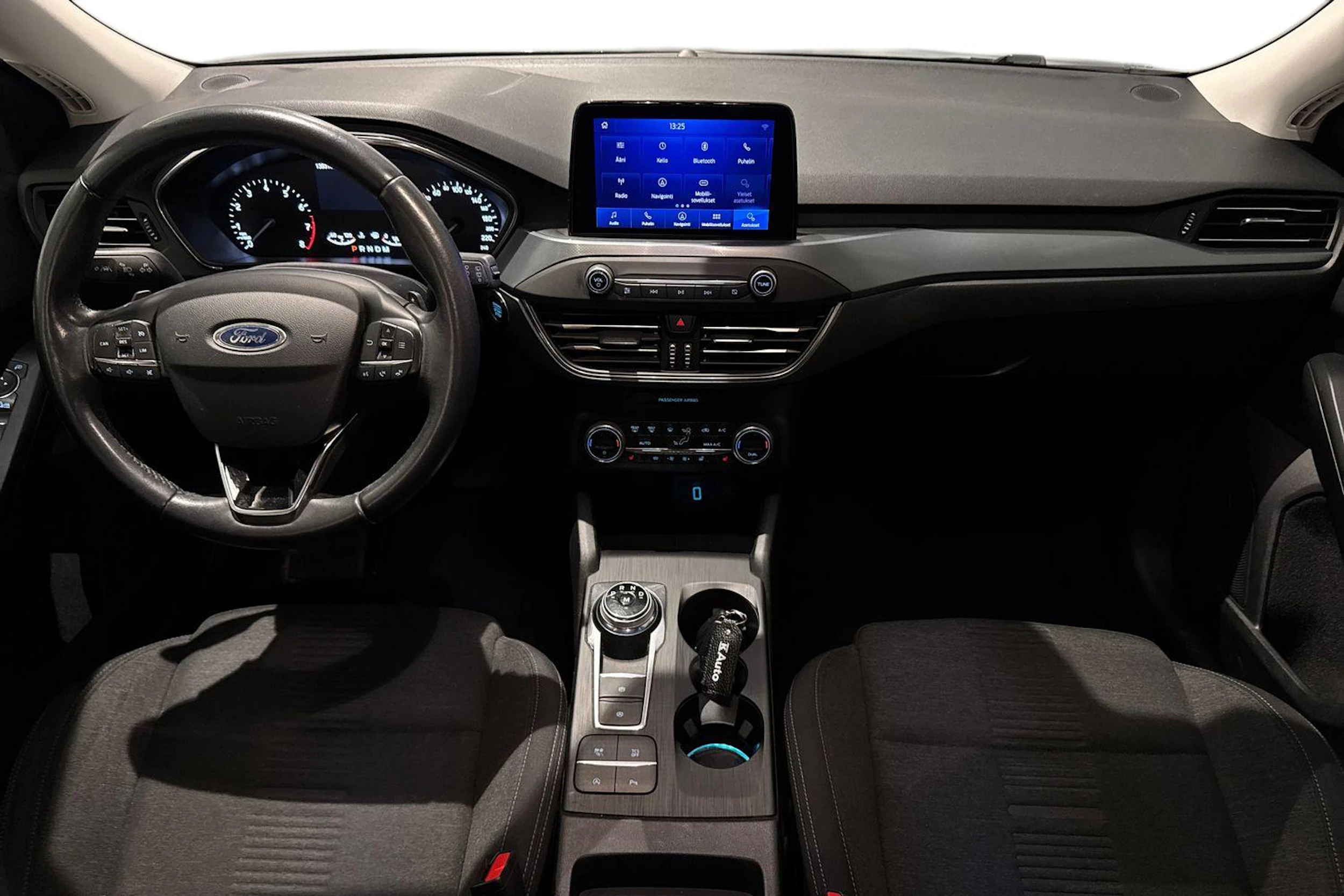sininen Ford Focus 2020 kuva 7.