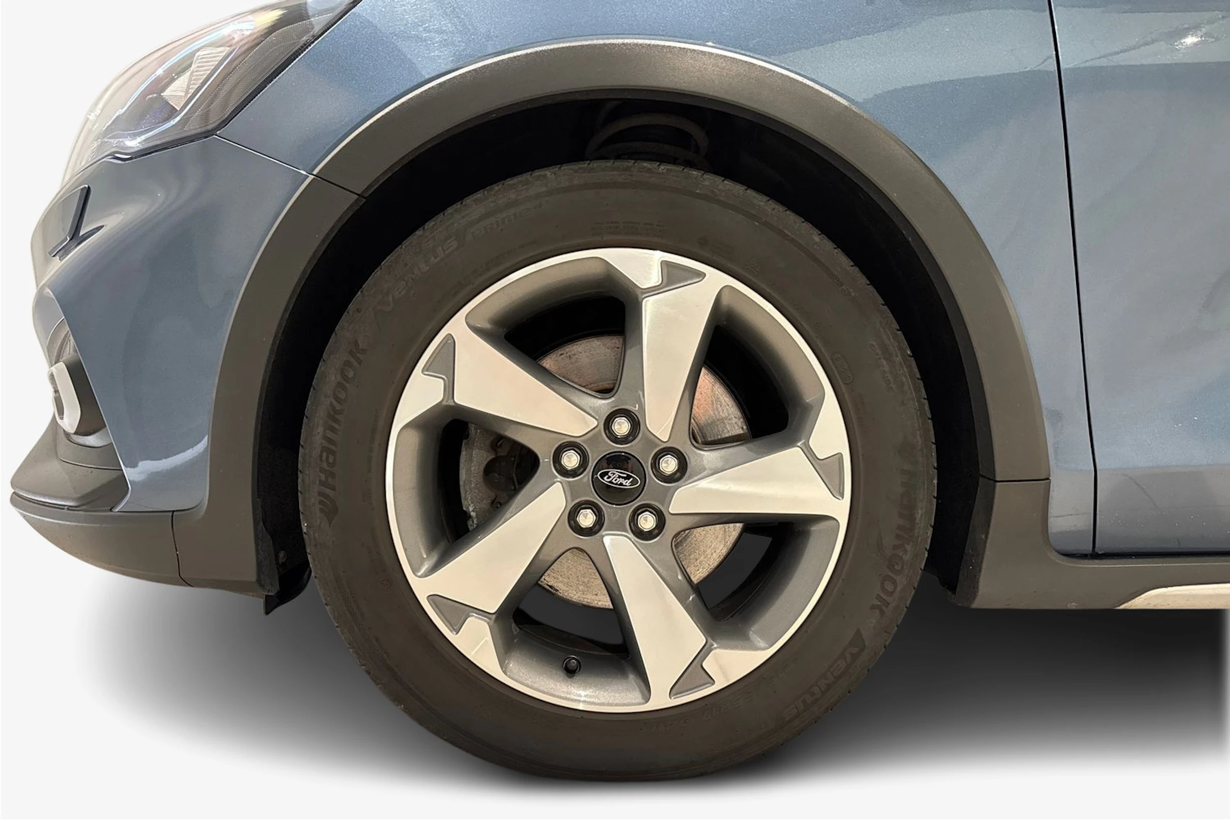 sininen Ford Focus 2020 kuva 9.