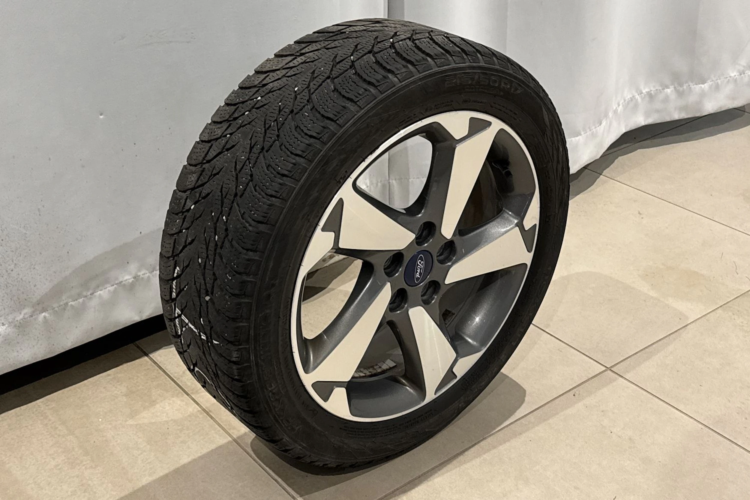 sininen Ford Focus 2020 kuva 11.