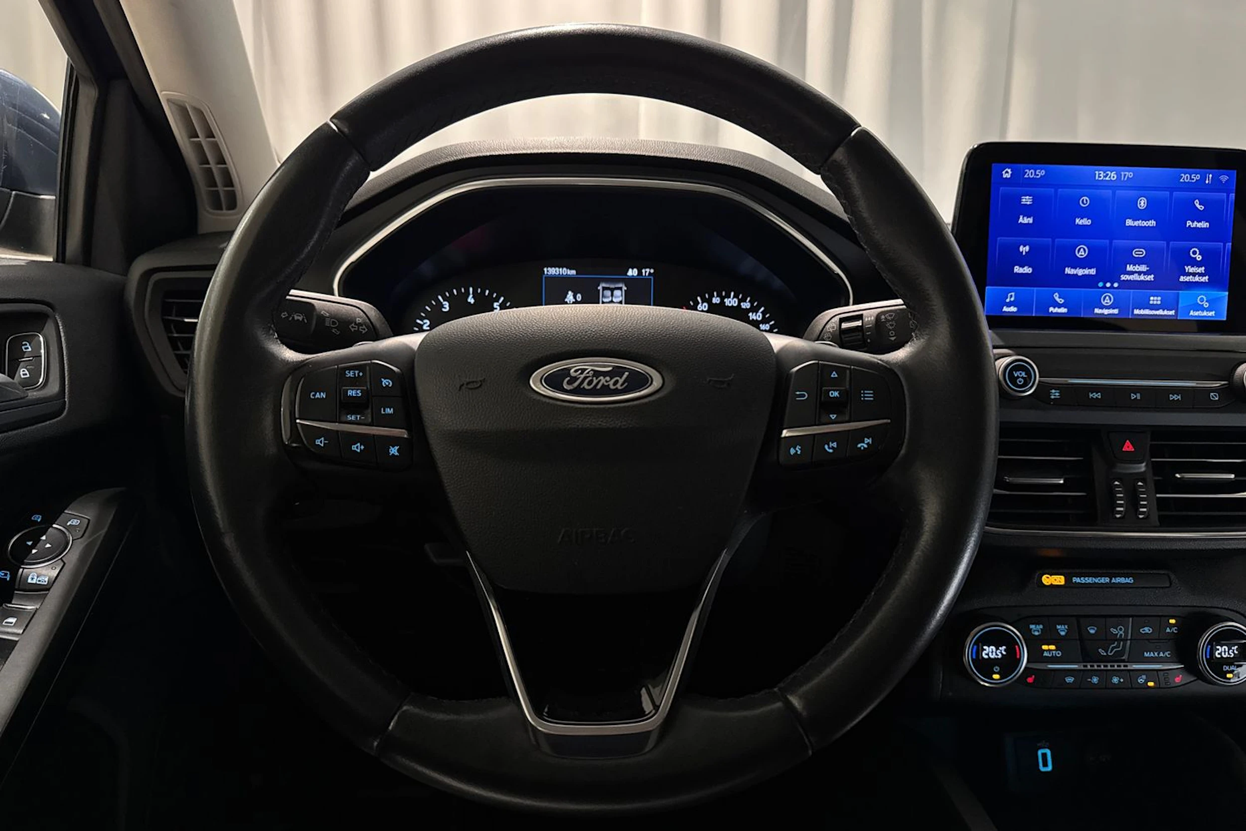 sininen Ford Focus 2020 kuva 14.