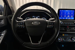 sininen Ford Focus 2020 kuva 14.