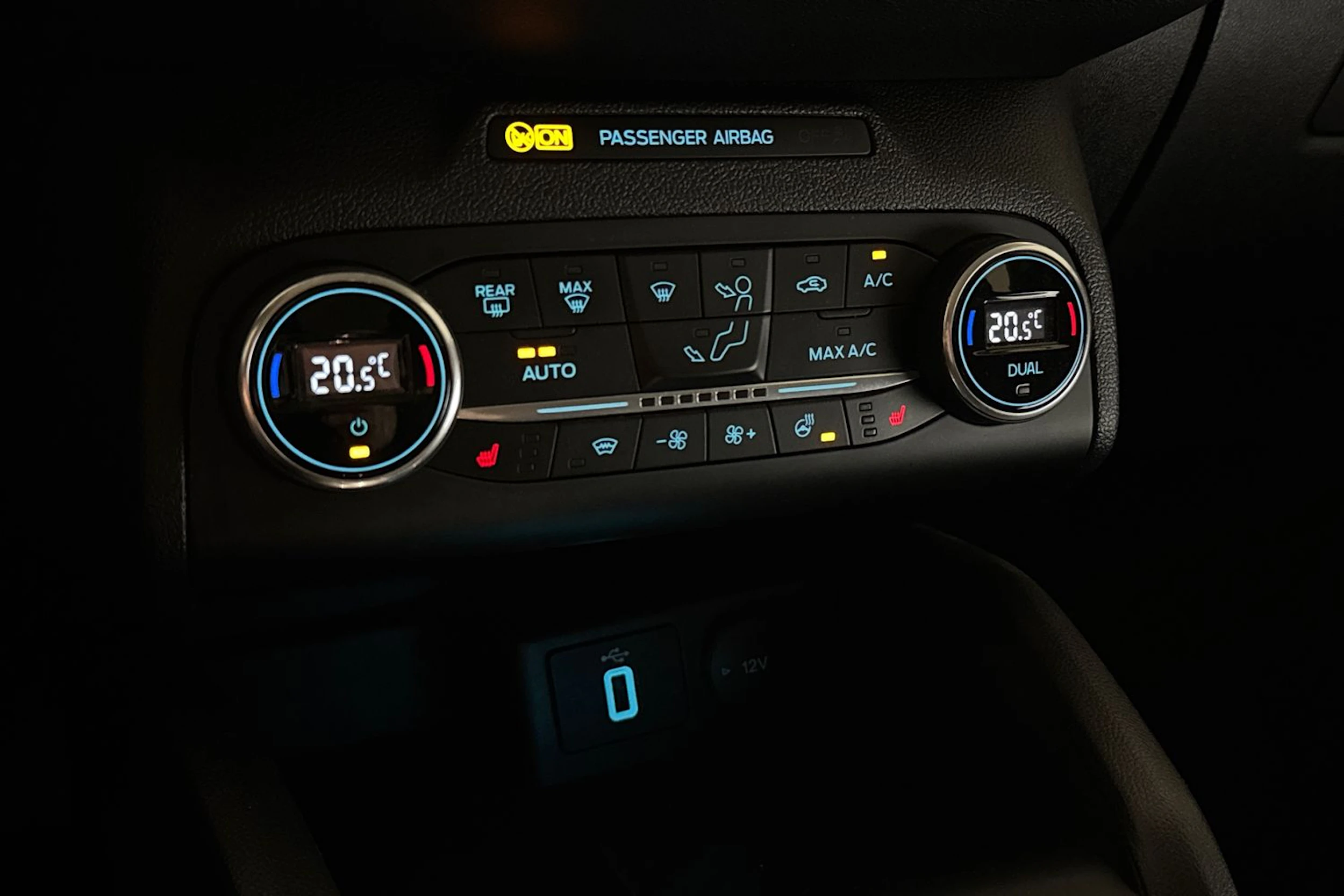 sininen Ford Focus 2020 kuva 20.
