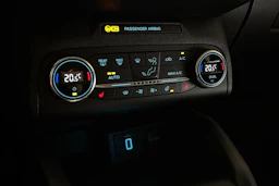 sininen Ford Focus 2020 kuva 20.