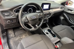 punainen Ford Focus 2020 kuva 7.