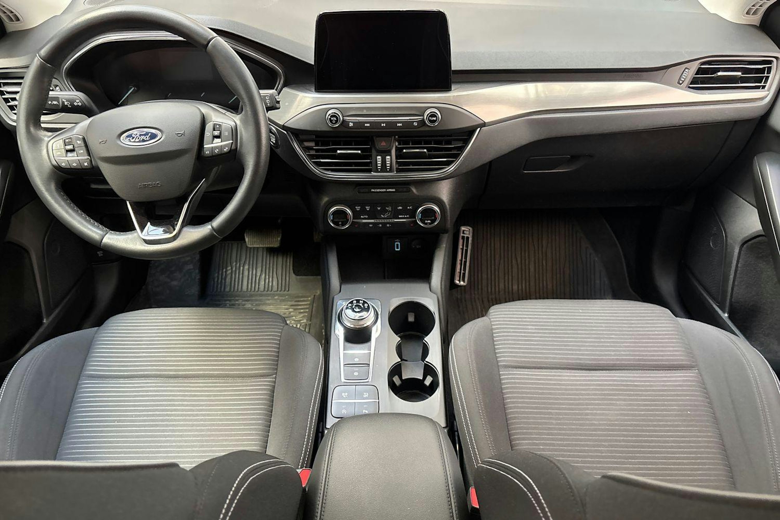 punainen Ford Focus 2020 kuva 9.