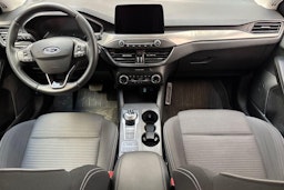 punainen Ford Focus 2020 kuva 9.