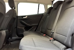 punainen Ford Focus 2020 kuva 10.