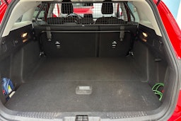 punainen Ford Focus 2020 kuva 14.