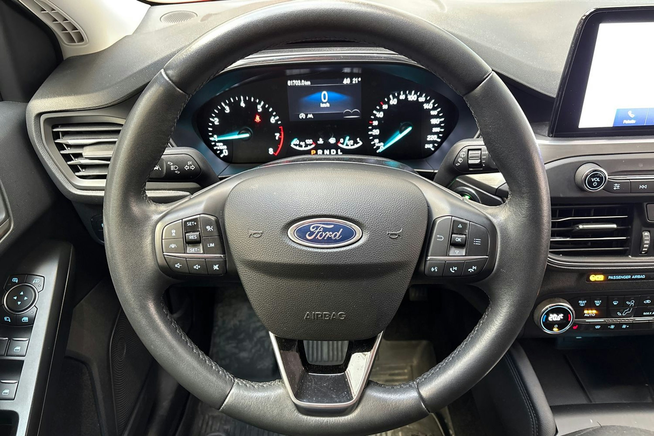 punainen Ford Focus 2020 kuva 17.