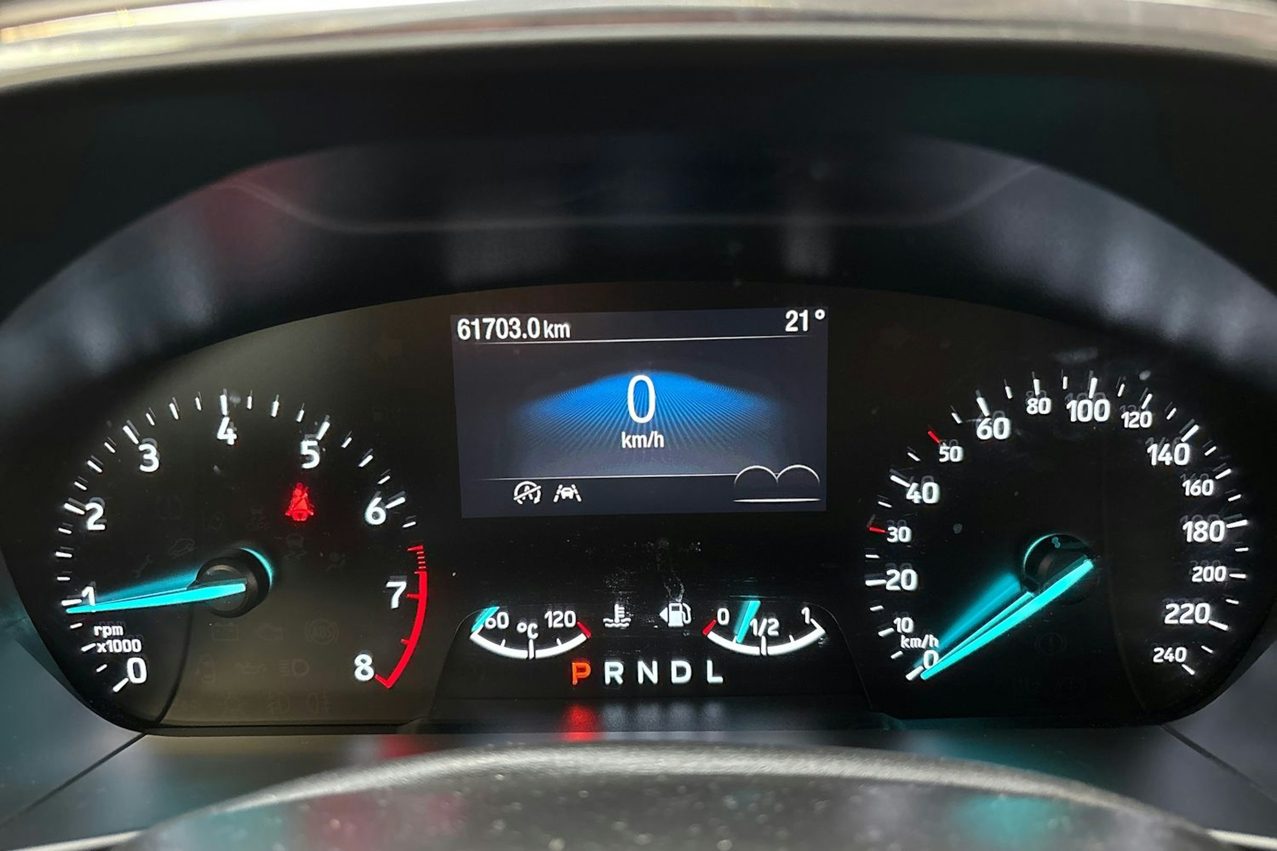 punainen Ford Focus 2020 kuva 18.