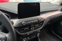 punainen Ford Focus 2020 kuva 22.