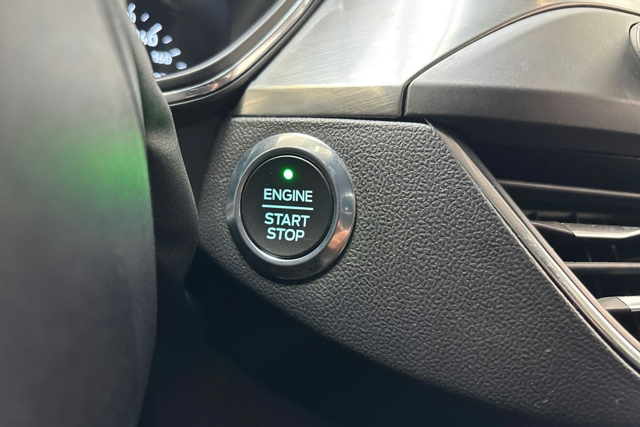 punainen Ford Focus 2020 kuva 25.