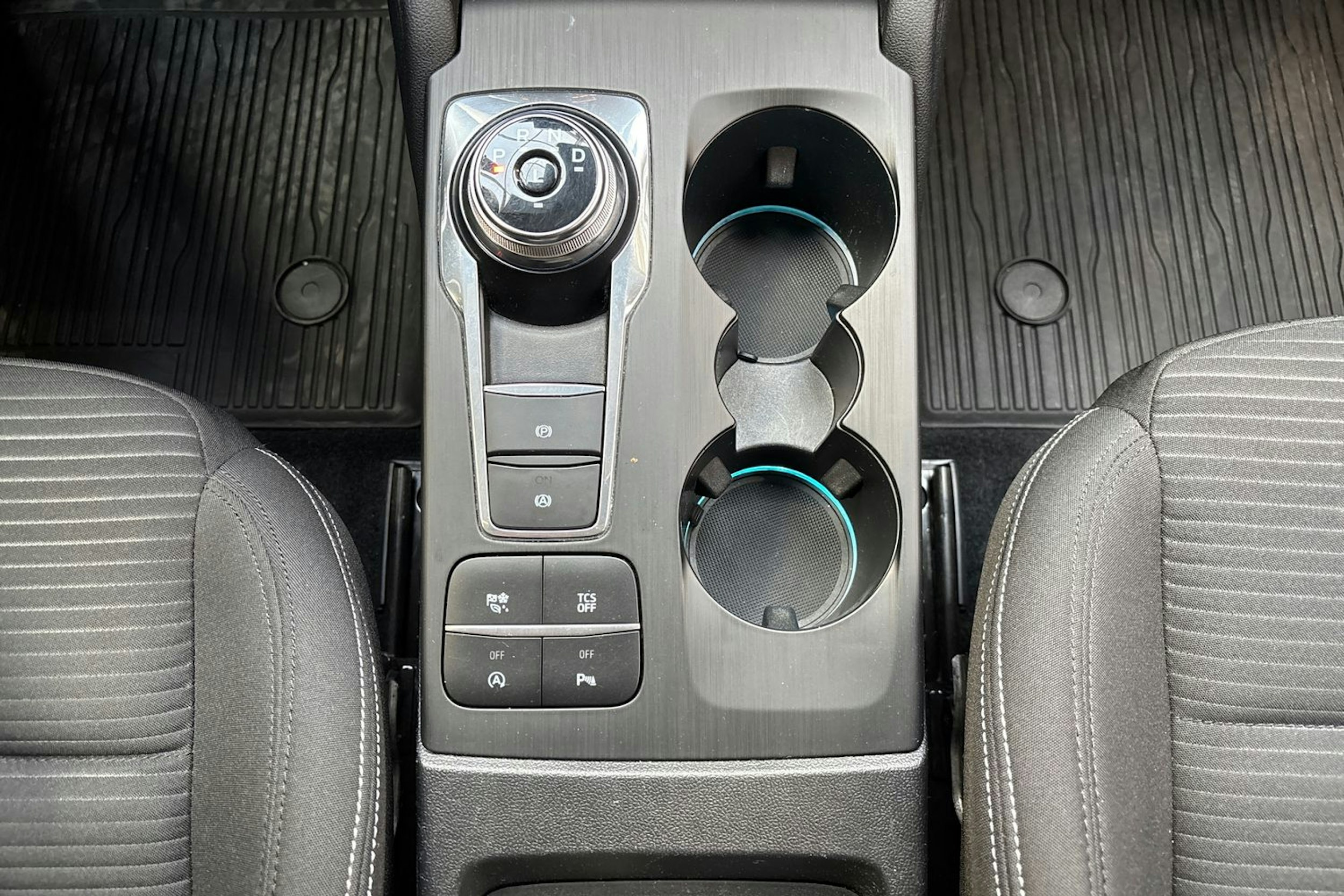 punainen Ford Focus 2020 kuva 27.