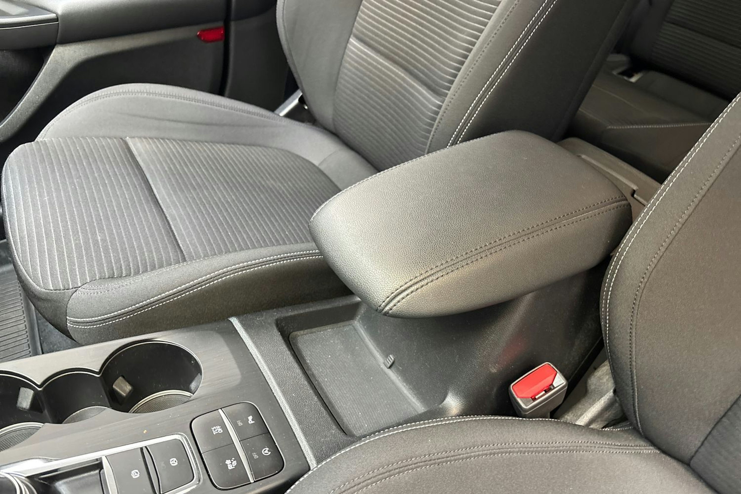 punainen Ford Focus 2020 kuva 28.