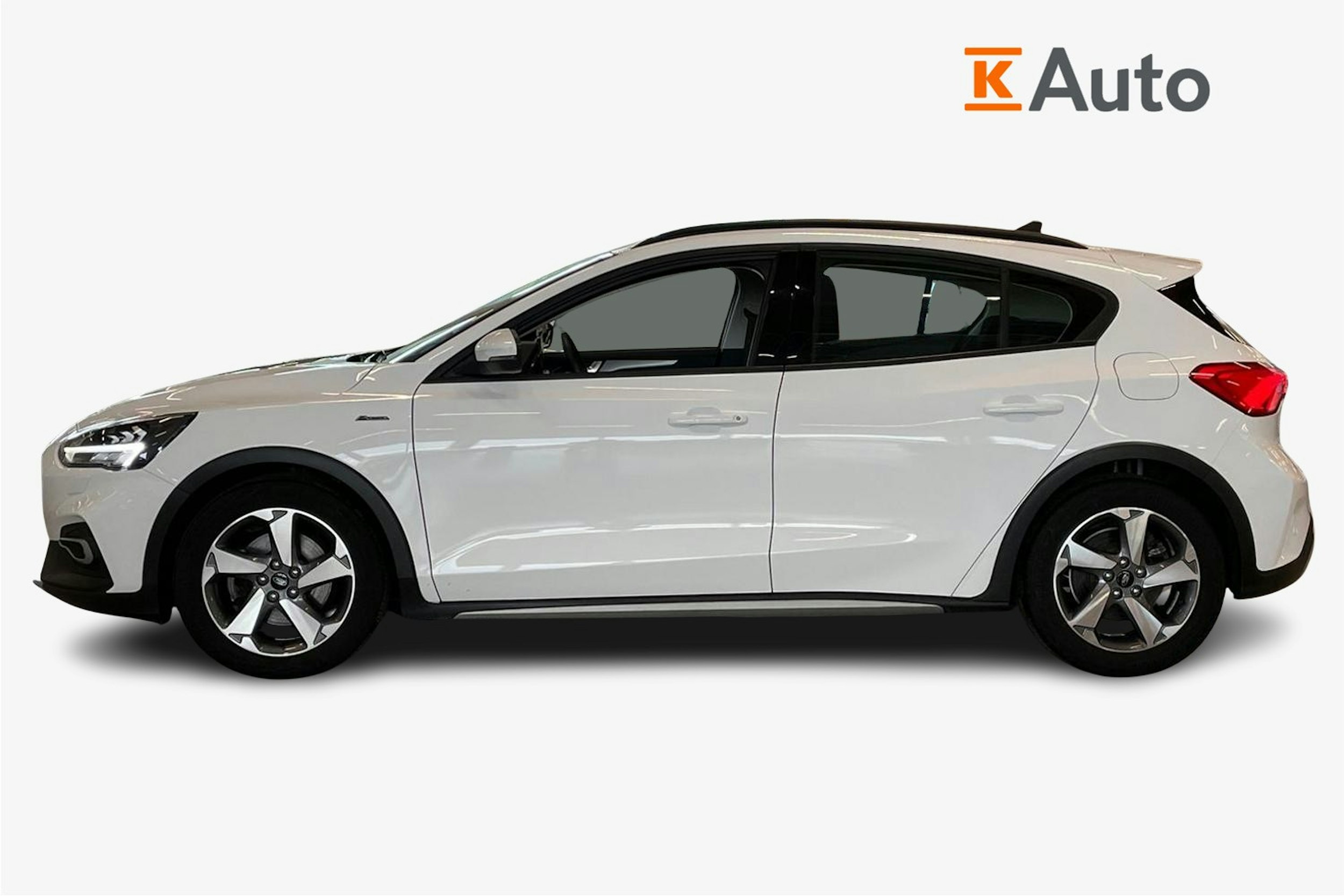 valkoinen Ford Focus 2020 kuva 6.