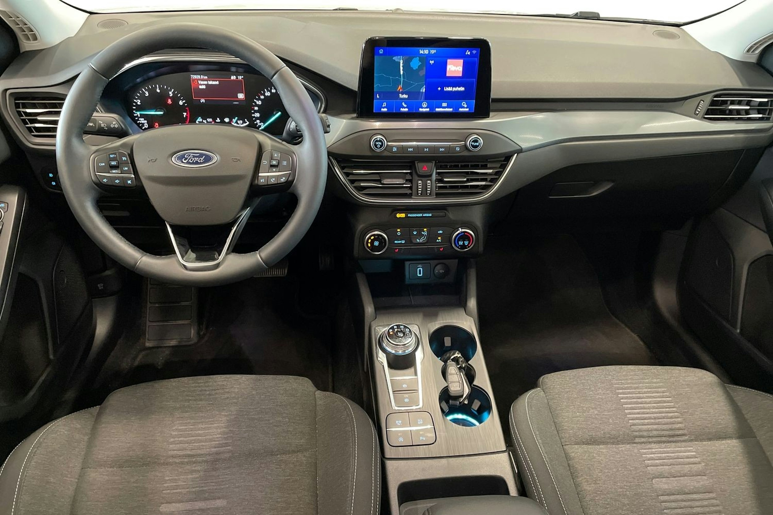 valkoinen Ford Focus 2020 kuva 9.