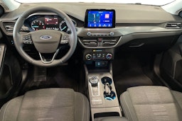 valkoinen Ford Focus 2020 kuva 9.