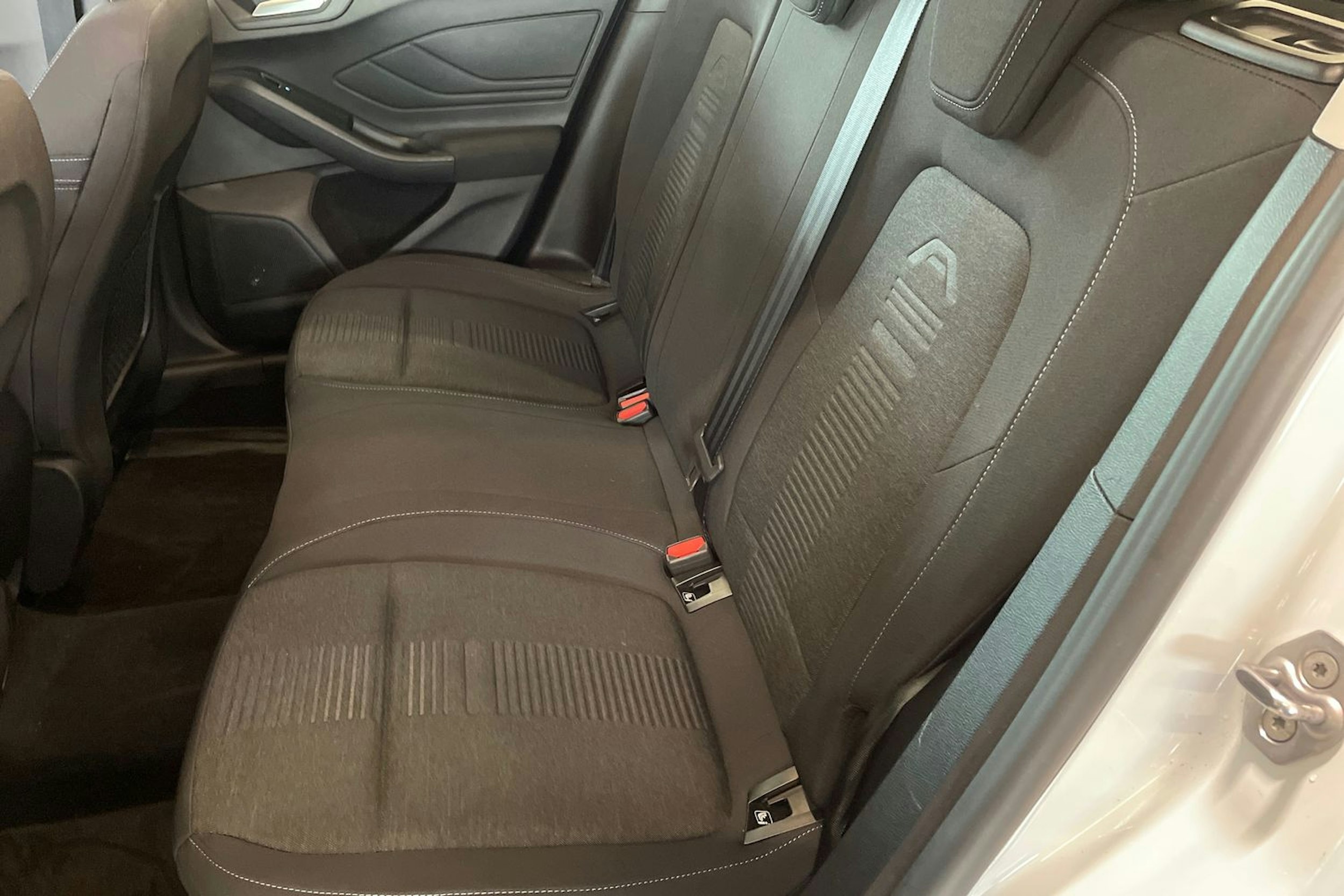 valkoinen Ford Focus 2020 kuva 10.