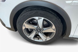 valkoinen Ford Focus 2020 kuva 11.
