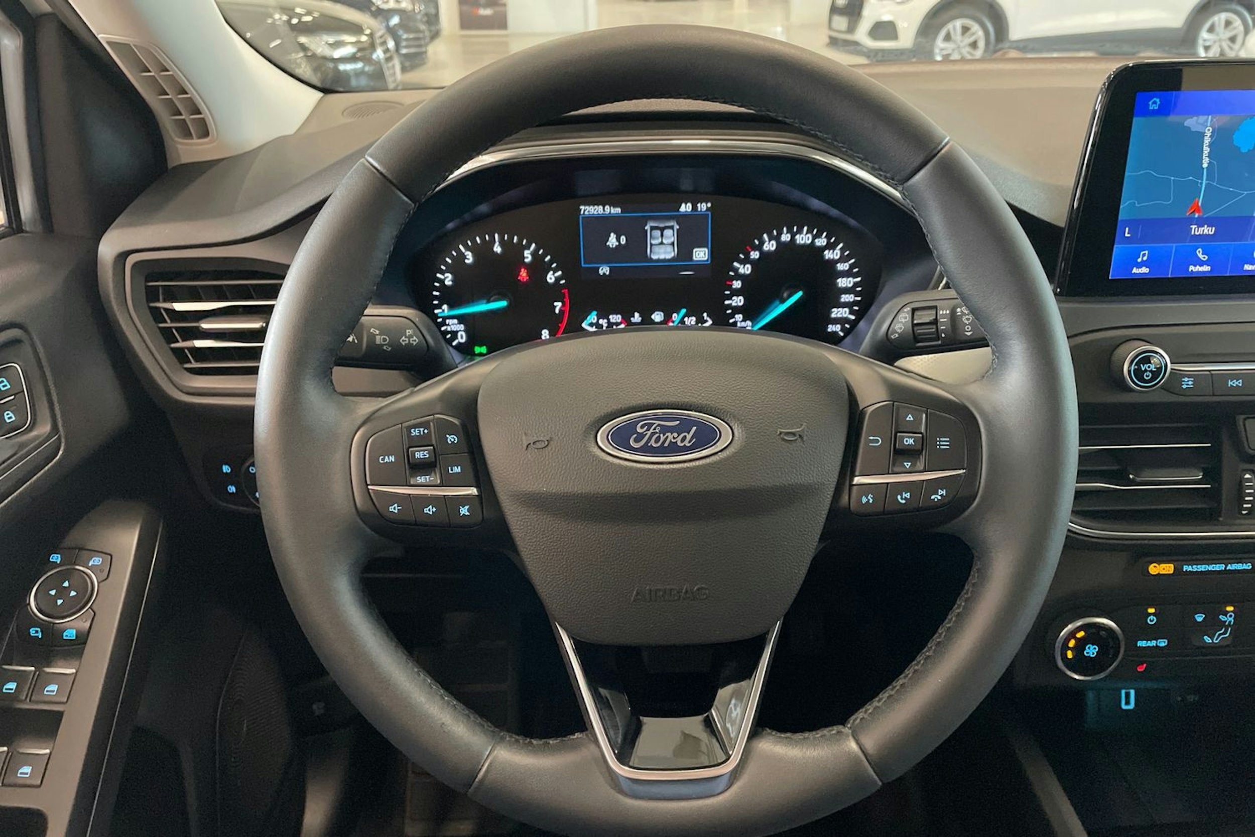 valkoinen Ford Focus 2020 kuva 17.