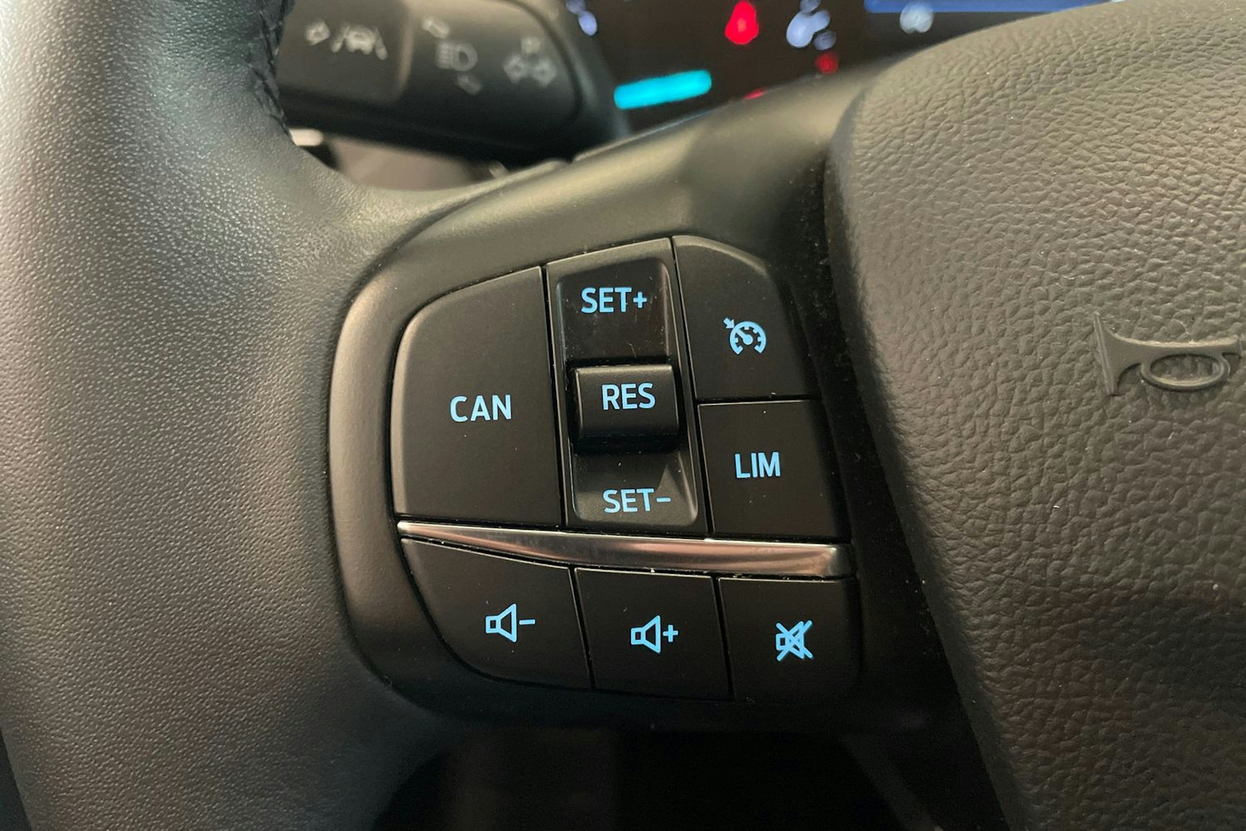 valkoinen Ford Focus 2020 kuva 18.