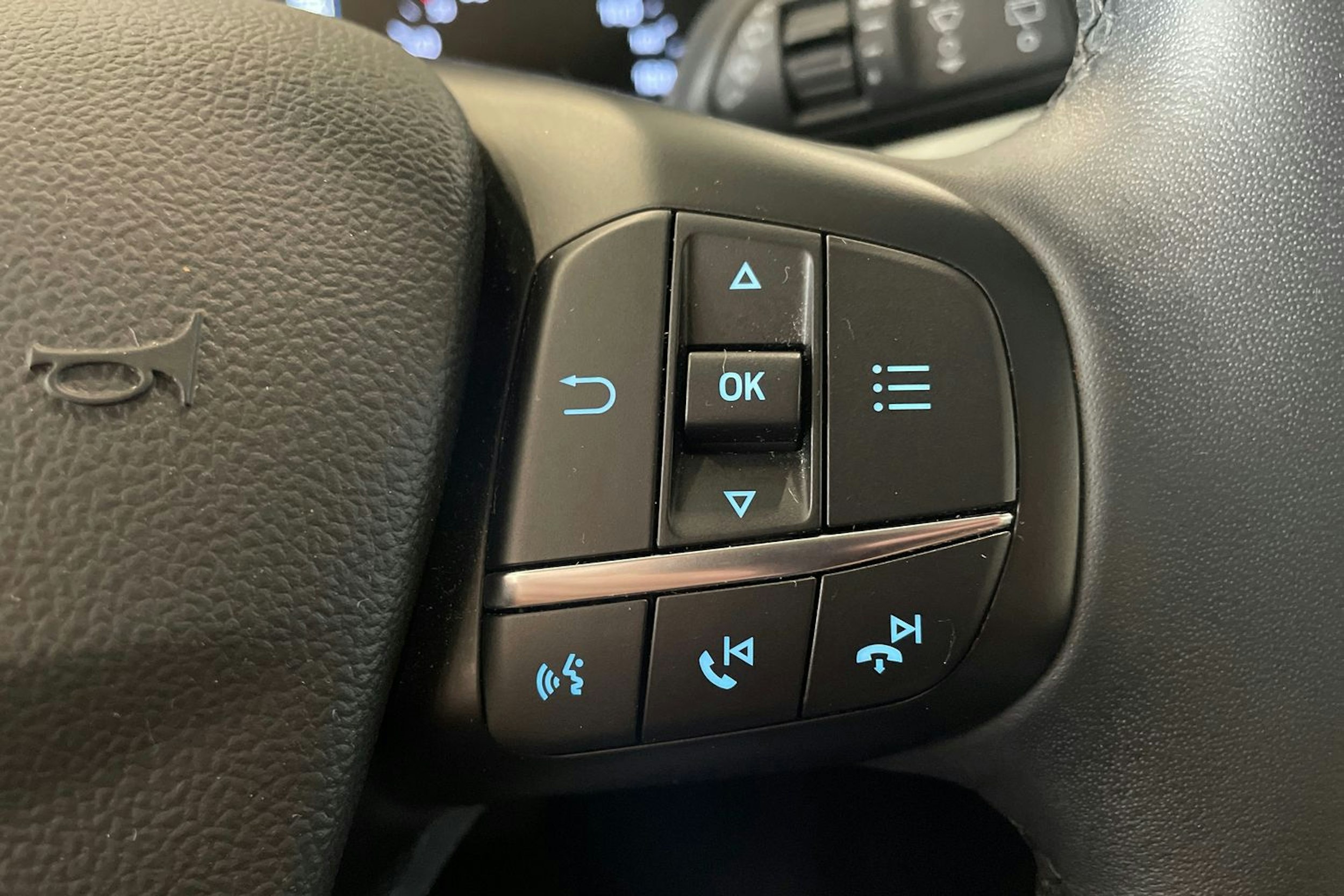 valkoinen Ford Focus 2020 kuva 19.